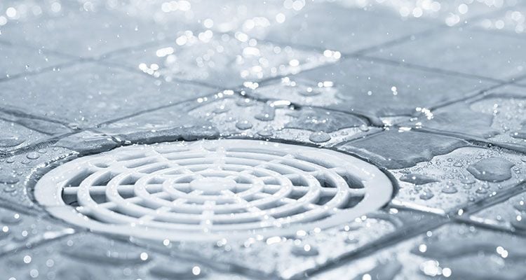 Comment déboucher une douche bouchée ?