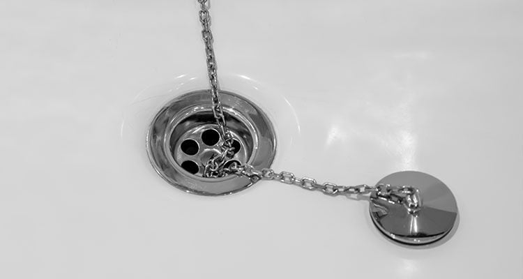 Comment déboucher une baignoire bouchée ?