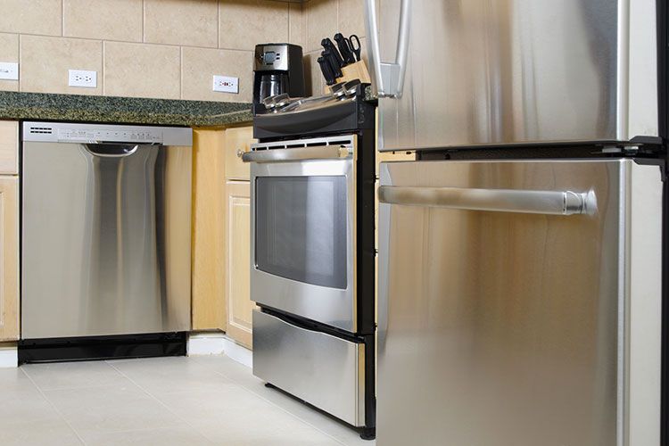 Chrome, inox, alu : comment les dégraisser et les protéger ?