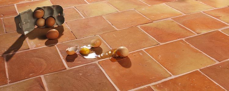 Comment nettoyer et entretenir un sol en tomettes ?