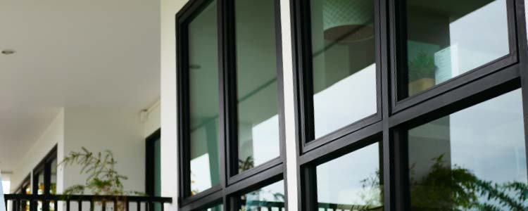 Comment nettoyer les menuiseries en PVC et aluminium ?