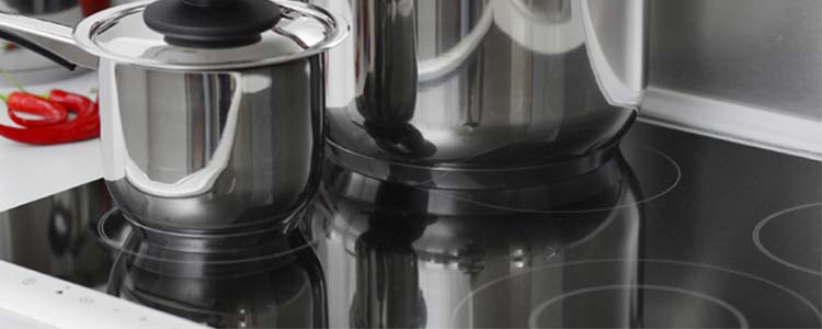 Vitrocéramique et induction : comment les nettoyer sans les rayer ?