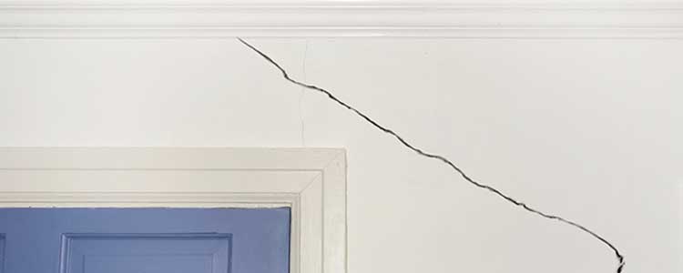 Comment reboucher une fissure dans un mur ?
