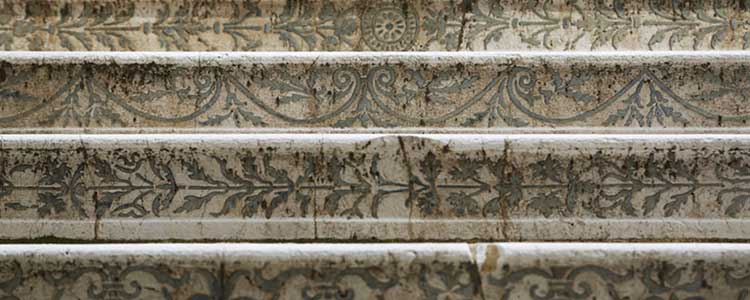 Comment réparer une marche en pierre brisée ?