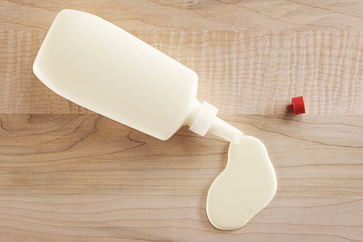 Comment enlever une trace de colle ?