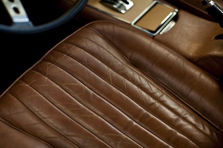 Cuir craquelé : comment le réparer ?