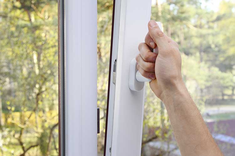 Comment nettoyer les équipements en PVC de la maison ?