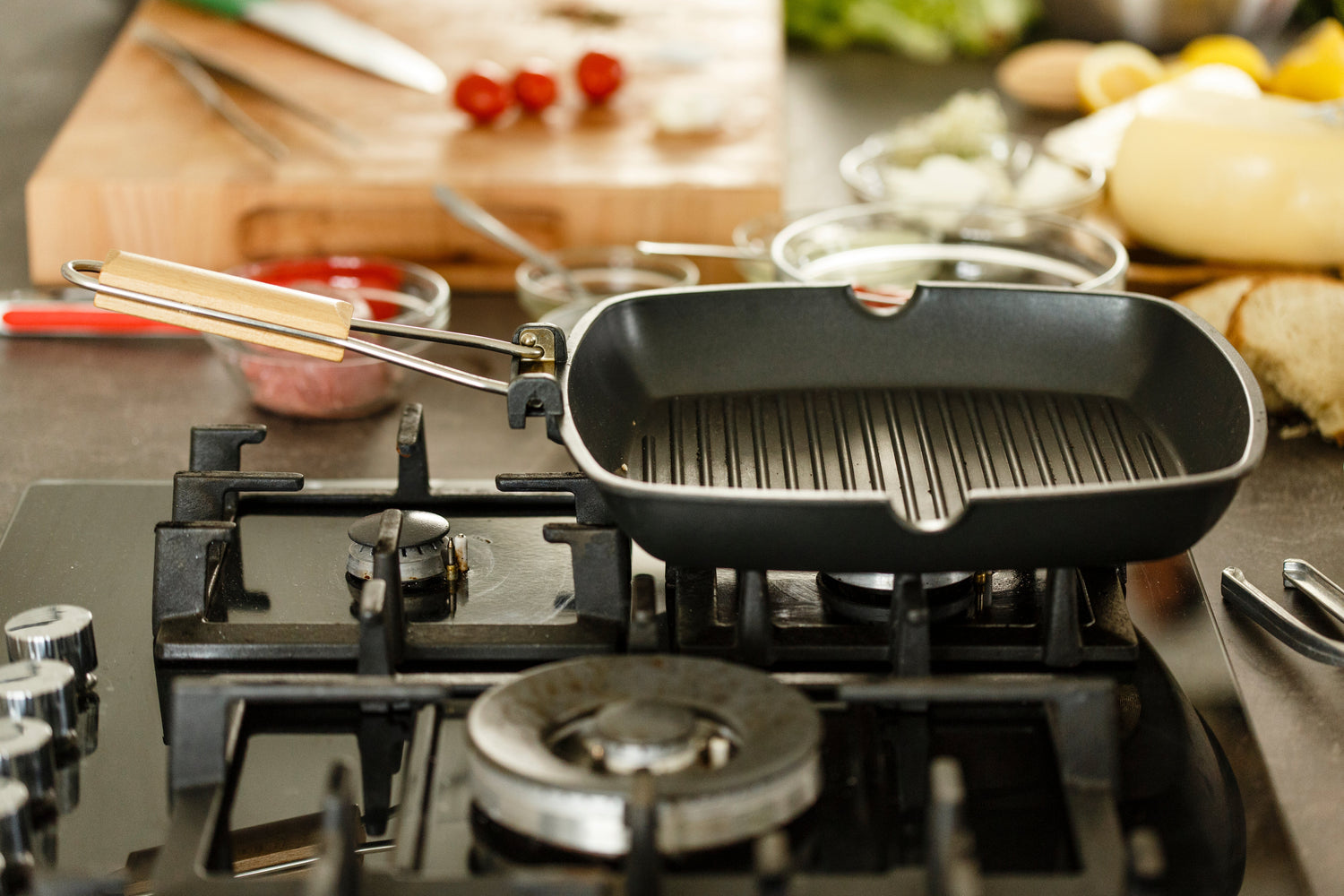 Comment nettoyer des poêles incrustées ?