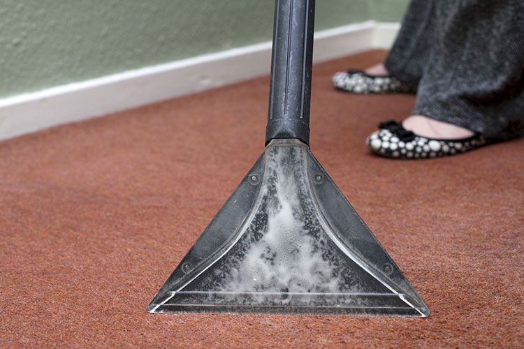 Comment maîtriser la méthode d’injection-extraction pour nettoyer la moquette ?