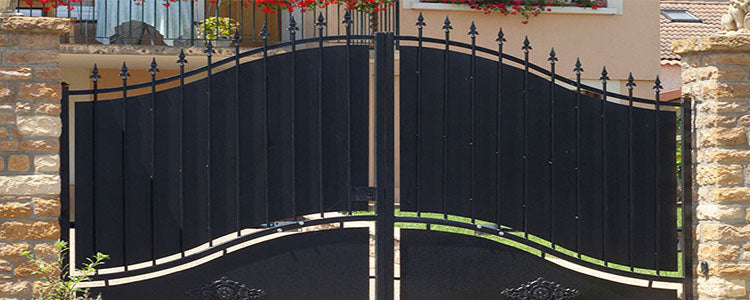 Comment réparer un gros enfoncement sur un portail ?