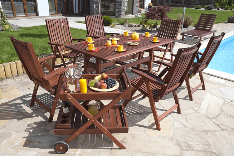 Comment redonner de la couleur aux meubles de jardin en bois exotique et en teck ?