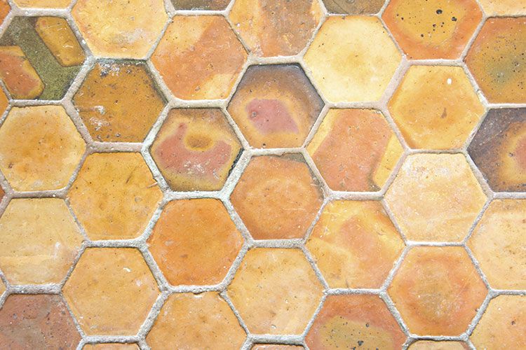 Comment nettoyer les tomettes sans leur faire perdre leur couleur ?