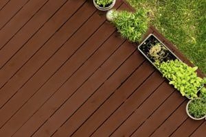 Infographie : Comment dégriser, protéger et nettoyer votre terrasse en bois ?