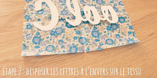 Etape 02 : Disposer les lettres à l'envers sur le tissu